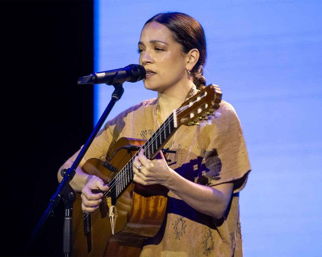 Natalia Lafourcade emabjadora