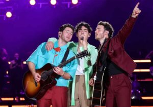 Nick Jonas, Joe Jonas y Kevin Jonas actuarán en el escenario el 12 de agosto de 2023 en la ciudad de Nueva York.