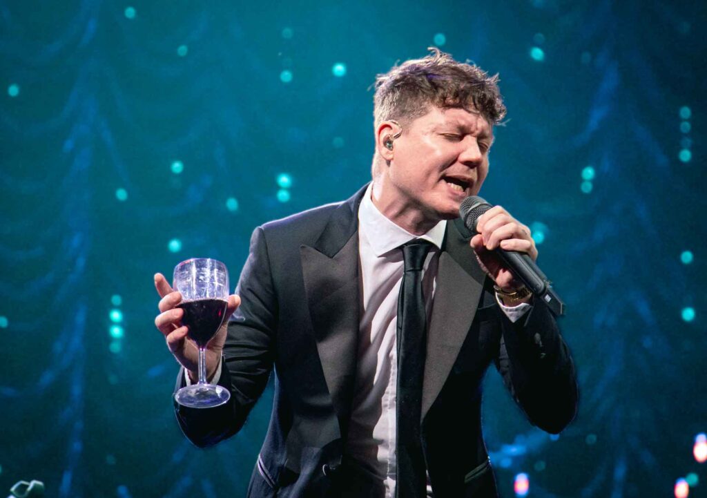 Emanero en el Movistar Arena