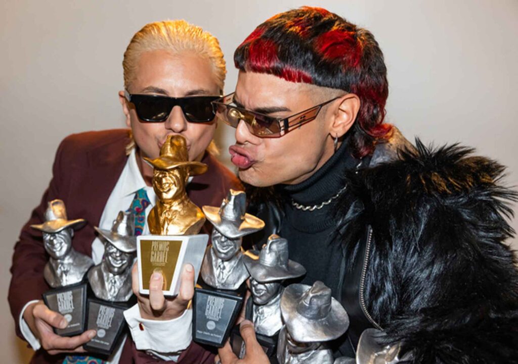 Ca7riel y Paco Amoroso en los premios Gardel