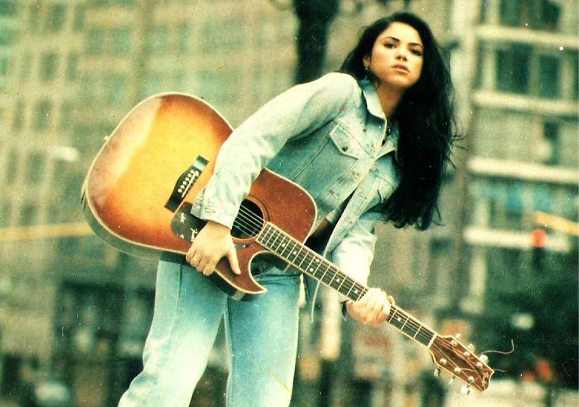 shakira pies descalzos