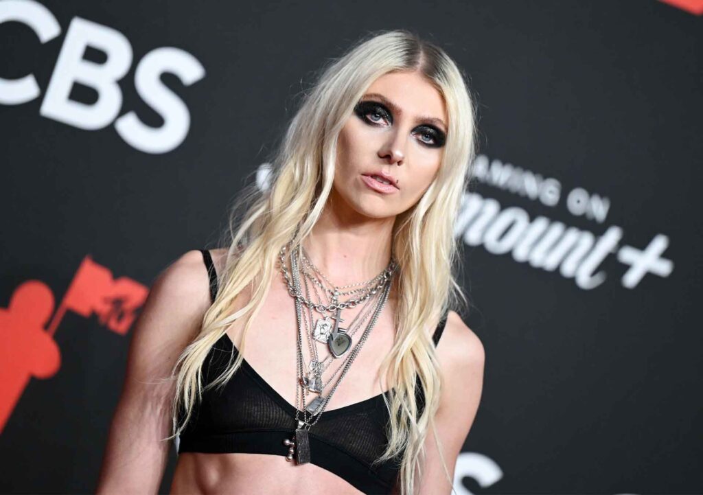 taylor momsen cantante de pretty reckless