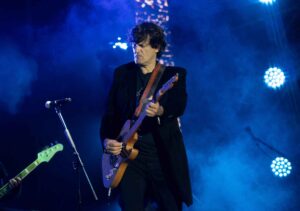 Ciro y los persas durante su actuación en el Cosquín Rock Uruguay