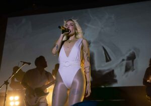 Elena rose en el c art media